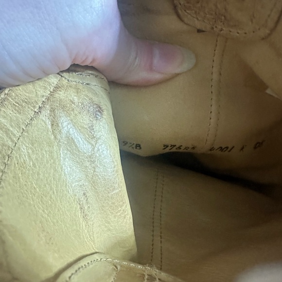Frye Carson pull on boots light tan - Picture 2 of 3